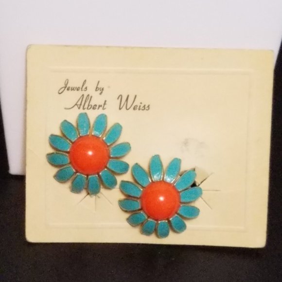 Vintage Weiss Enamel Flower Earrings Original Card - Picture 1 of 4